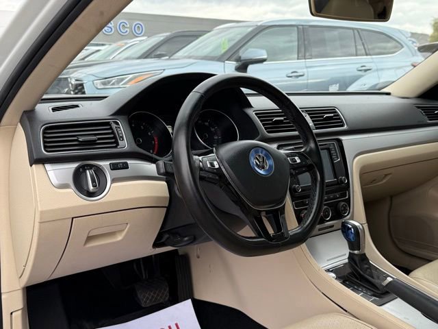 Used 2019 Volkswagen Passat 2.0T Wolfsburg w/ Wheels & Sunroof Package image 26