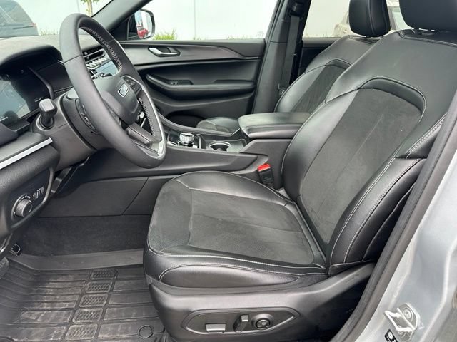 Used 2025 Jeep Grand Cherokee L Altitude AWD/4WD image 19