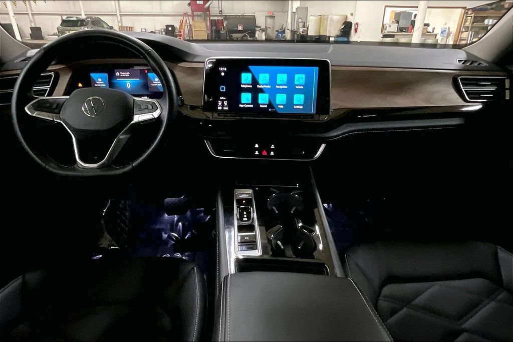 Used 2025 Volkswagen Atlas SE AWD/4WD image 14