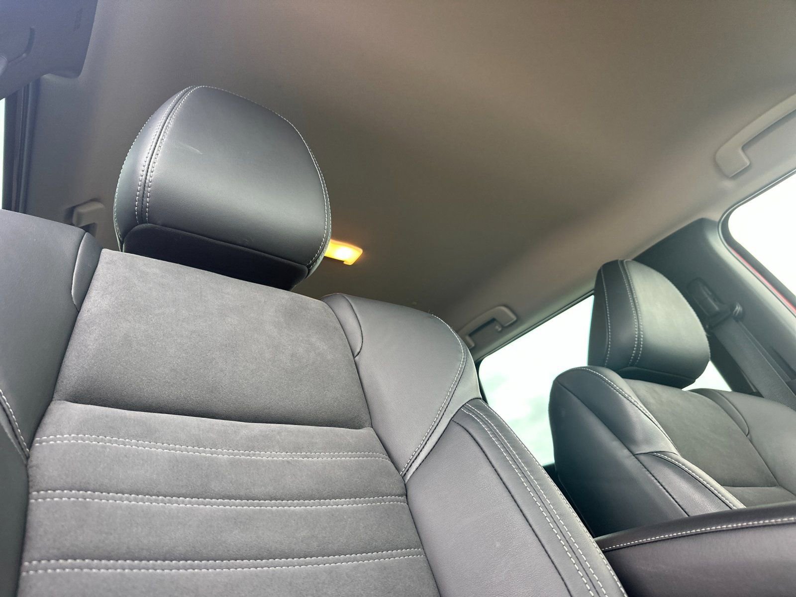 Used 2023 Mitsubishi Outlander 4WD Plug-In Hybrid image 16