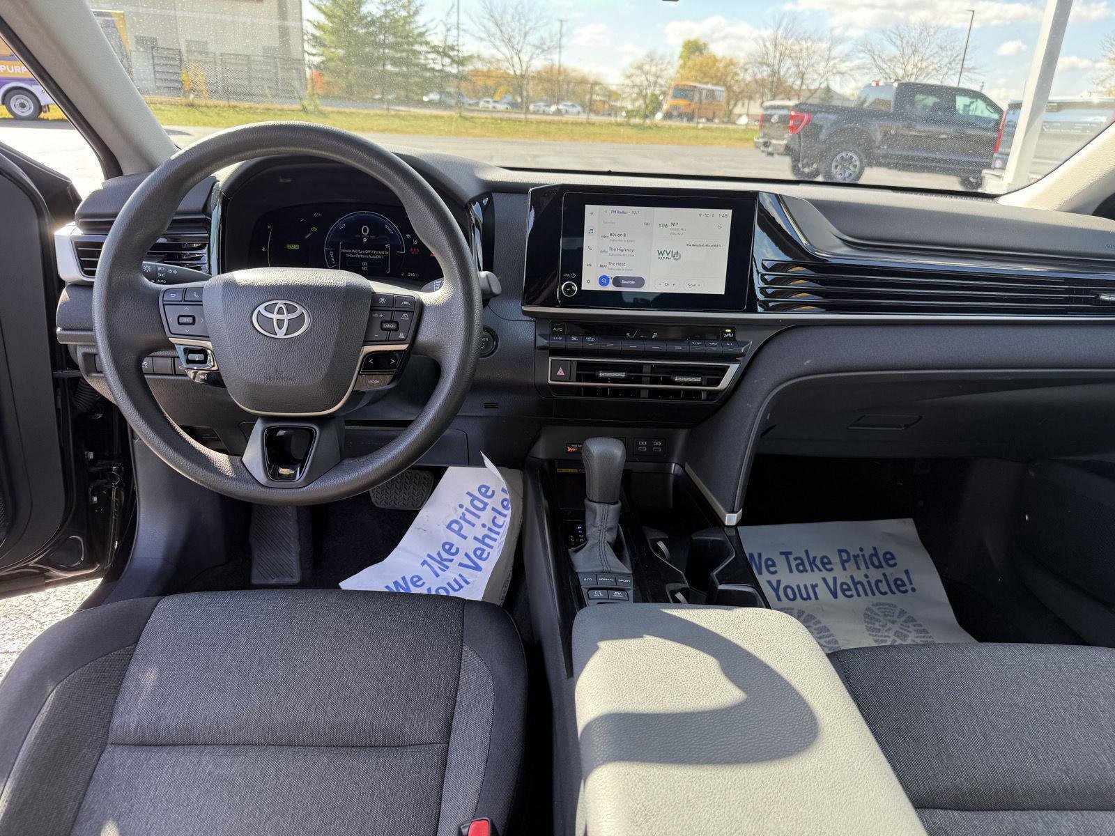 Used 2025 Toyota Camry LE image 9