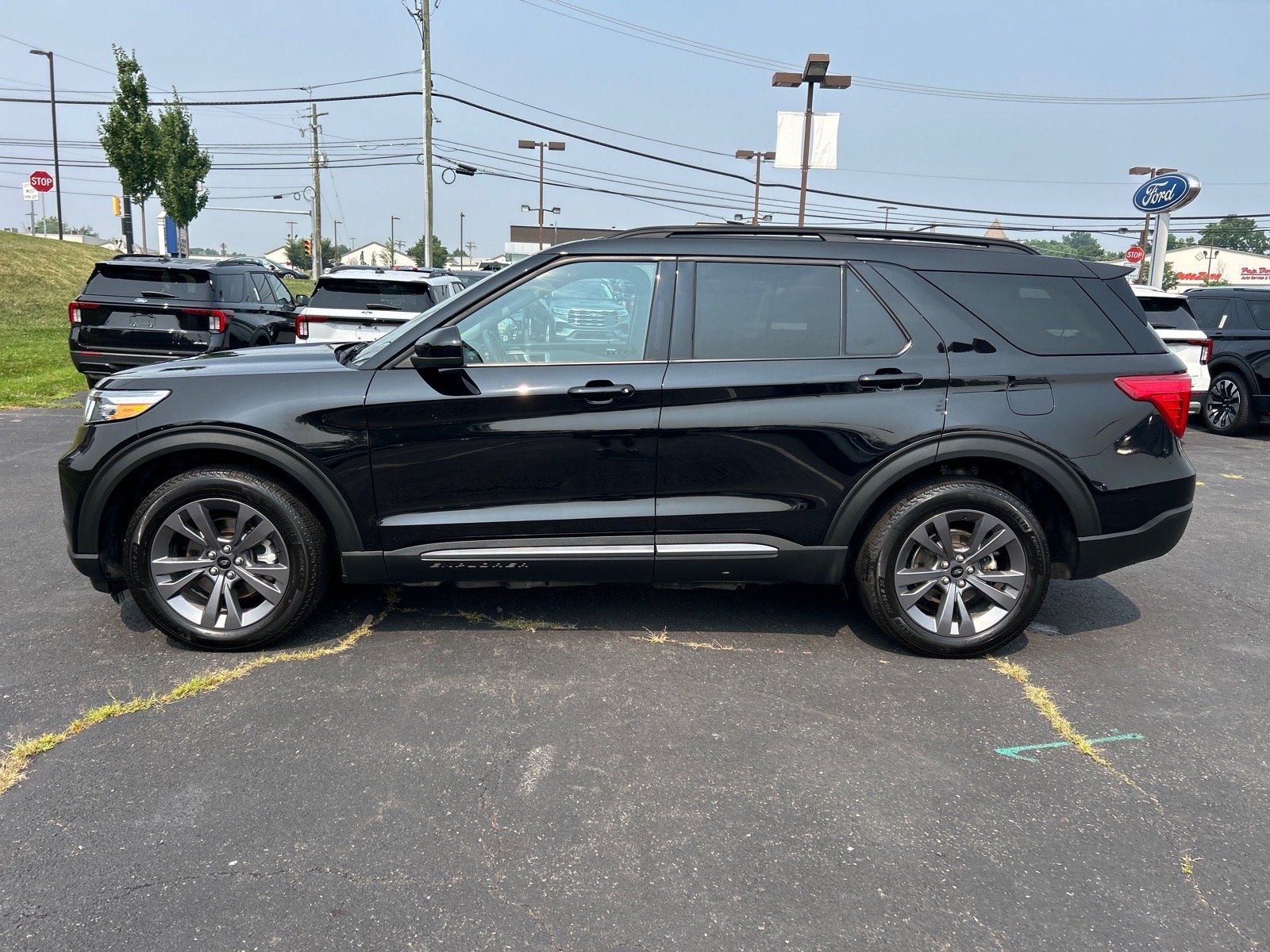 Certified 2024 Ford Explorer XLT w/ Equipment Group 202A AWD/4WD image 5