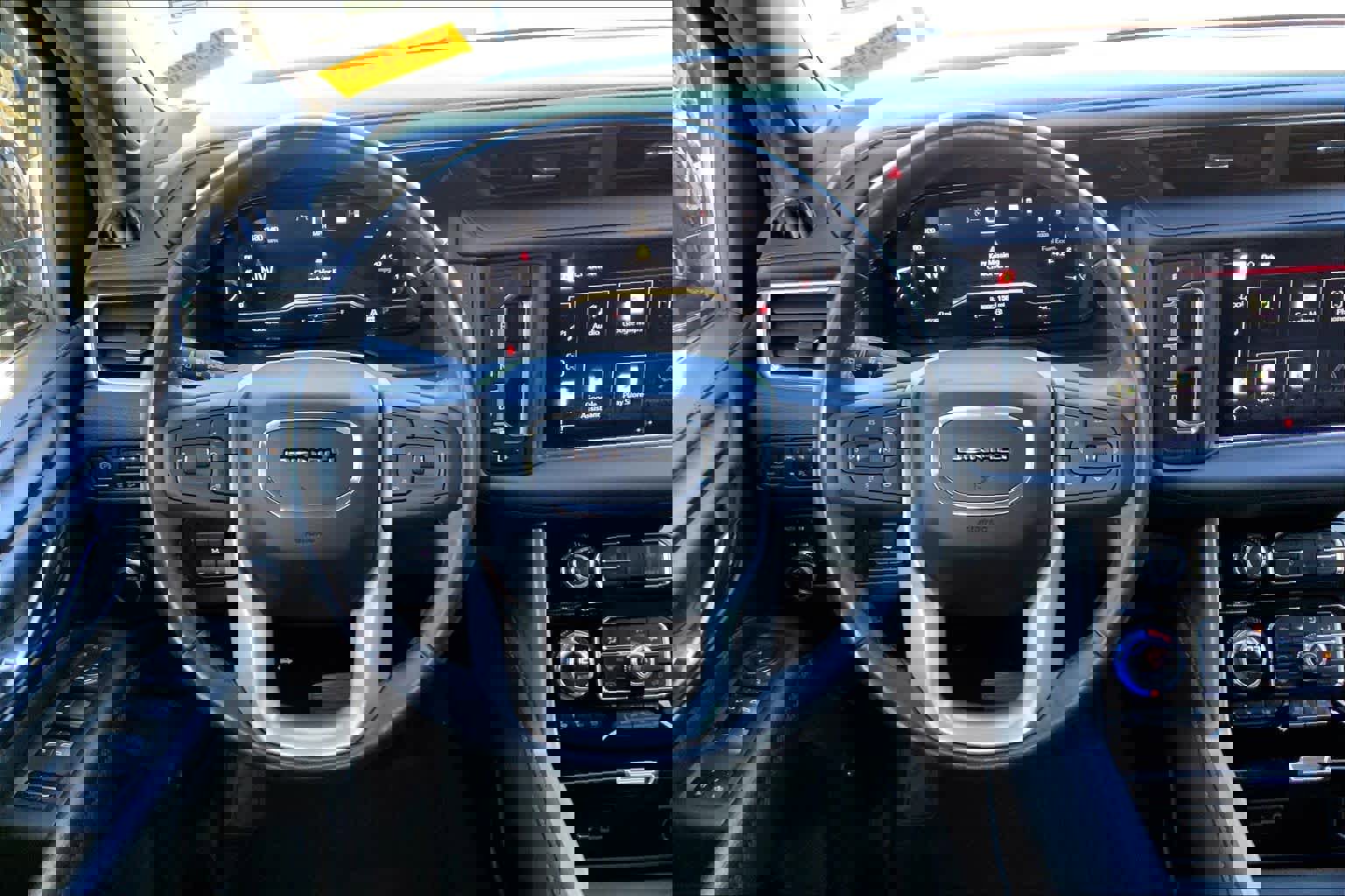 Used 2022 GMC Yukon XL Denali w/ Denali Premium Package image 5