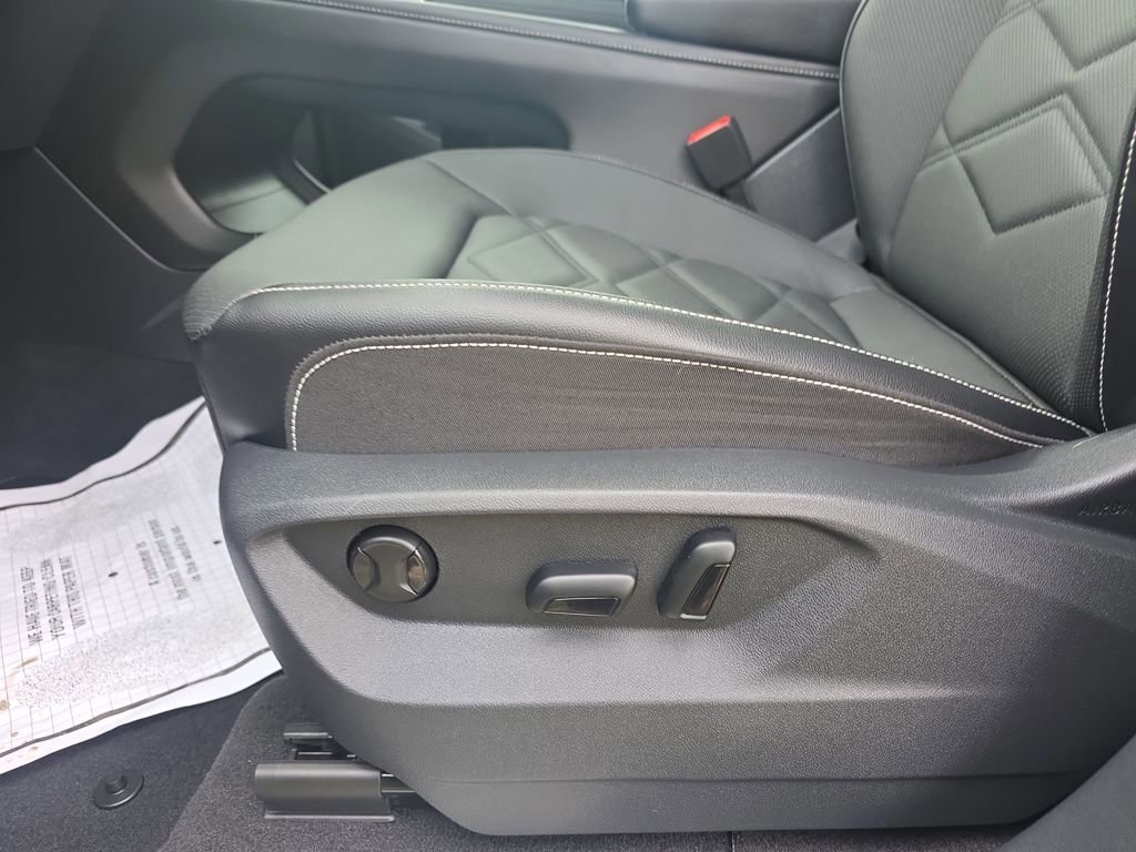 Used 2025 Volkswagen Atlas SE AWD/4WD image 18