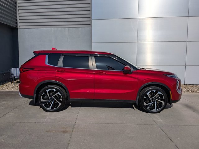 Used 2024 Mitsubishi Outlander SE FWD image 3