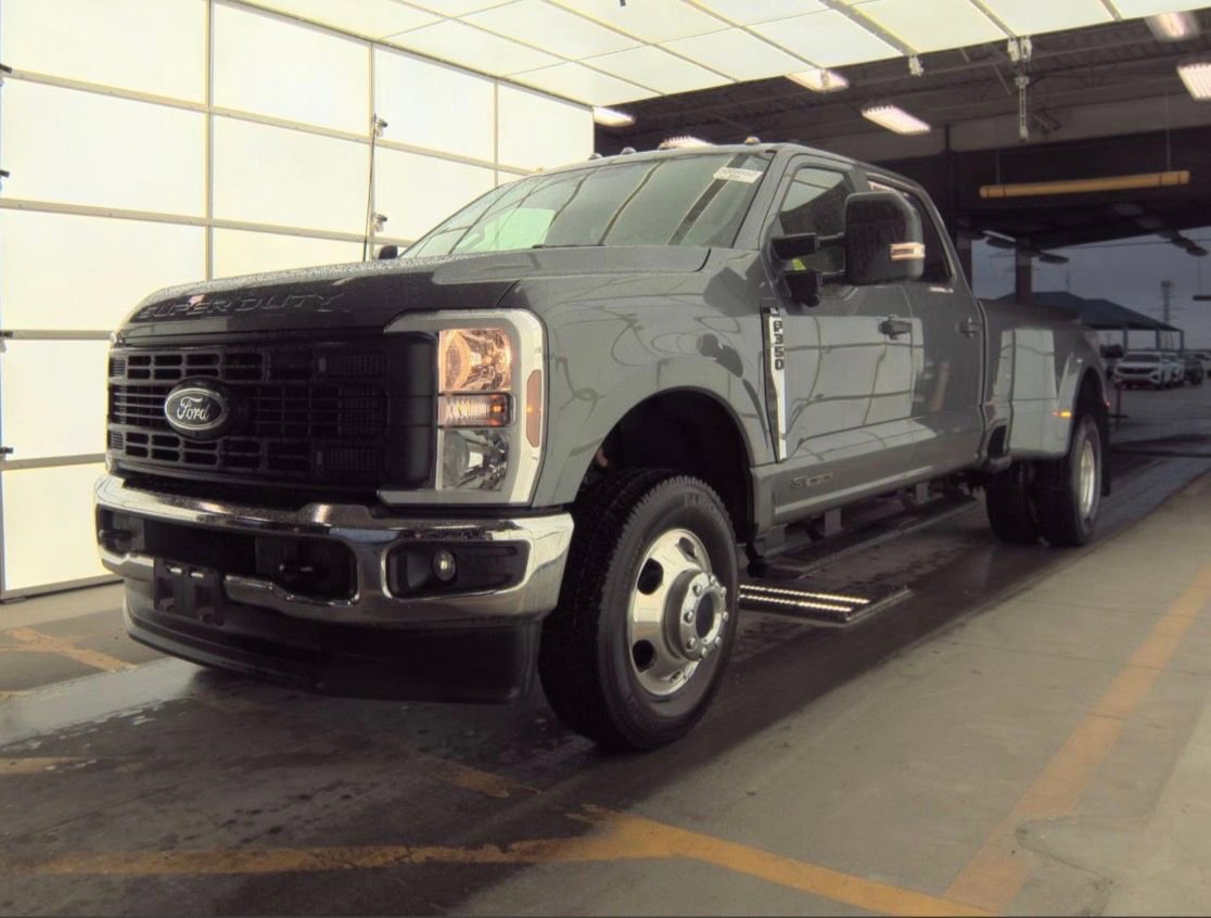 Certified 2025 Ford F350 XL w/ 360-Degree Camera Package image 2