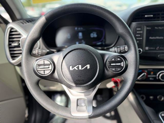 Used 2025 Kia Soul LX w/ LX Technology Package FWD image 13