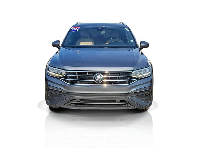 Used 2022 Volkswagen Tiguan SE AWD/4WD image 2