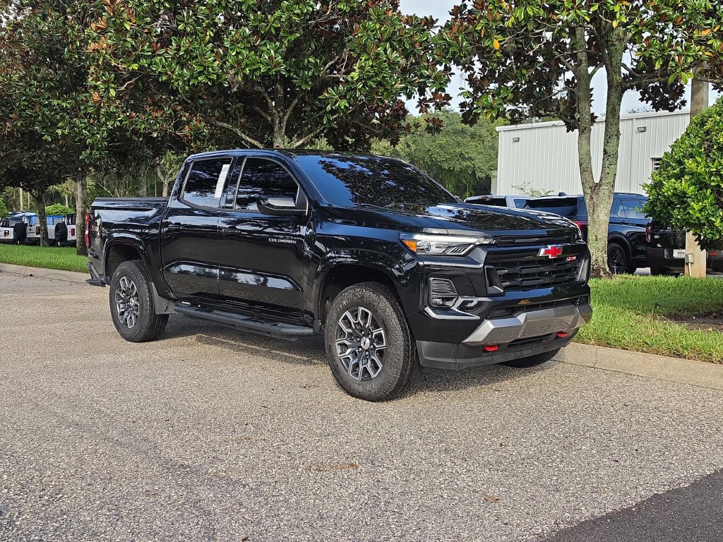 Used 2023 Chevrolet Colorado Z71 w/ Z71 Convenience Package 2 AWD/4WD image 2