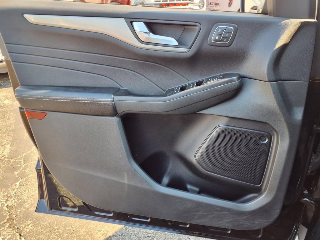 Certified 2022 Ford Escape Titanium AWD/4WD image 24