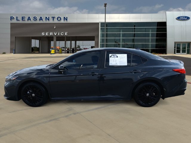 Used 2025 Toyota Camry SE w/ Convenience Package FWD image 2