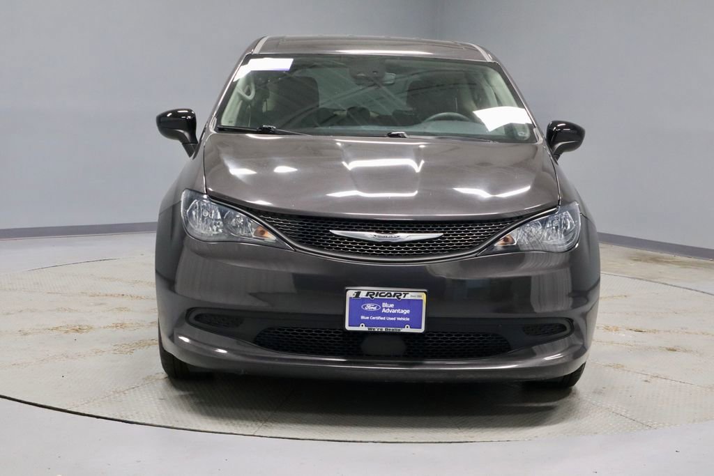 Used 2023 Chrysler Voyager LX FWD image 5
