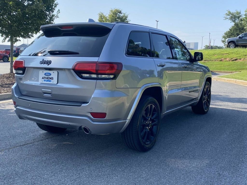 Used 2021 Jeep Grand Cherokee Laredo X RWD image 3