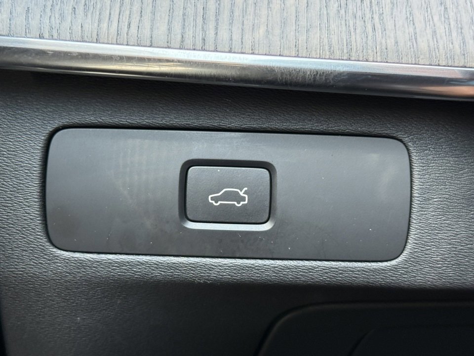 Used 2023 Volvo XC90 B6 Ultimate w/ Protection Package image 29