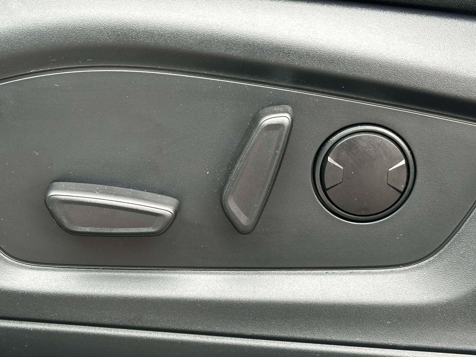 Certified 2025 Ford Explorer Active image 17