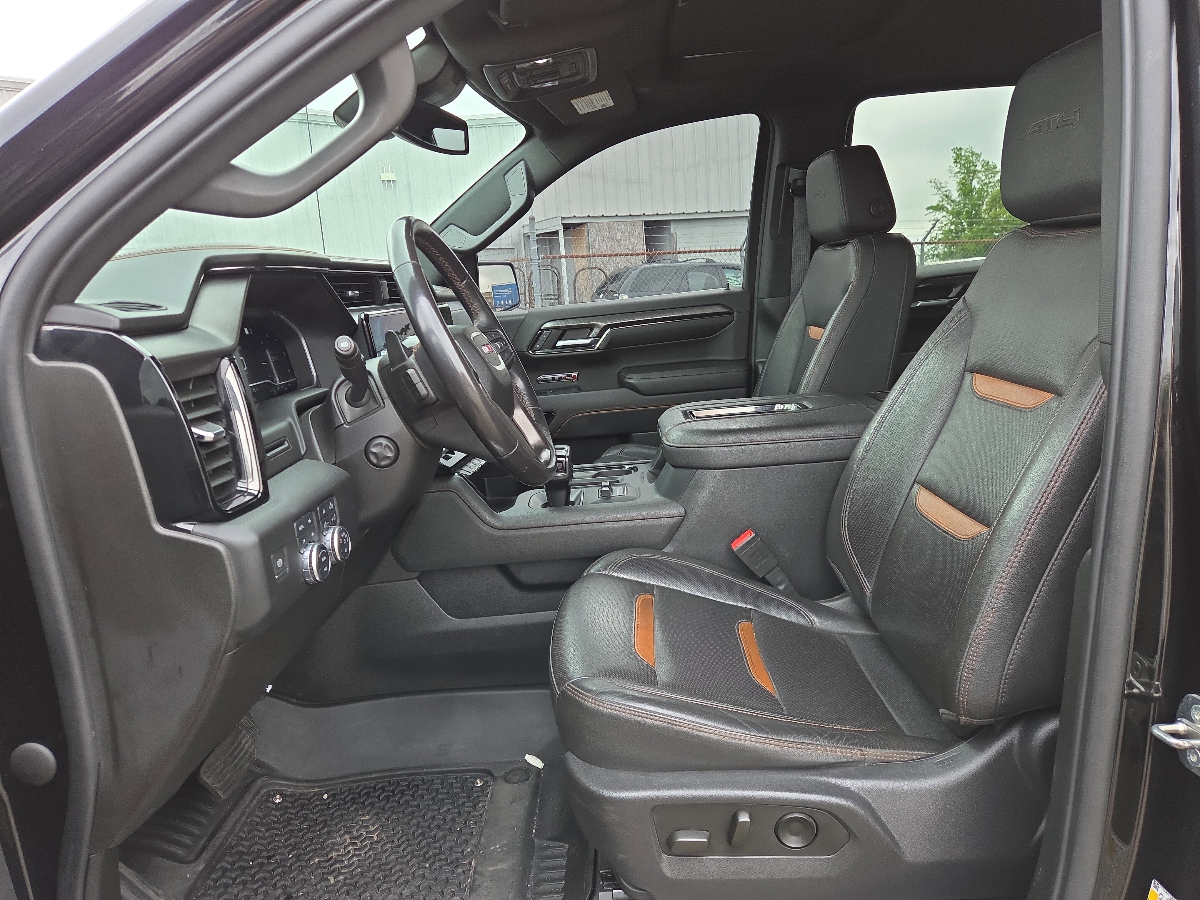 Used 2022 GMC Sierra 1500 AT4 w/ AT4 Preferred Package AWD/4WD image 10