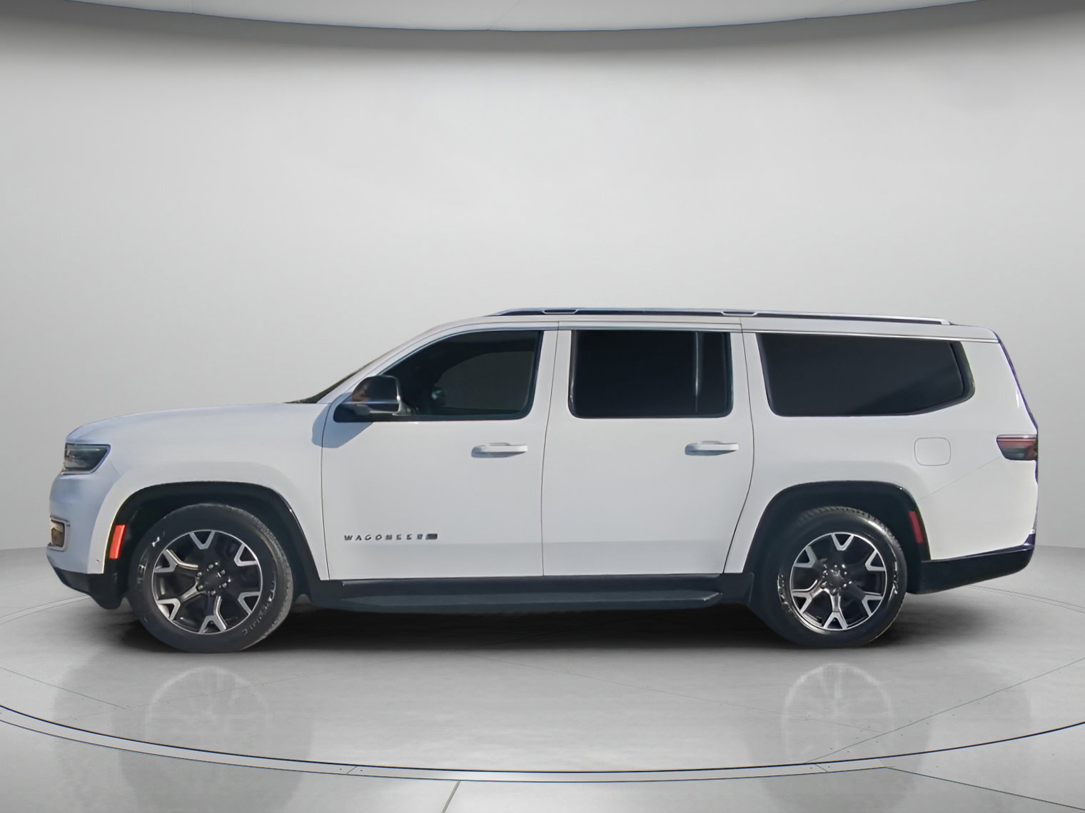 Used 2023 Jeep Wagoneer L Series III w/ Preferred Equipment Group image 7