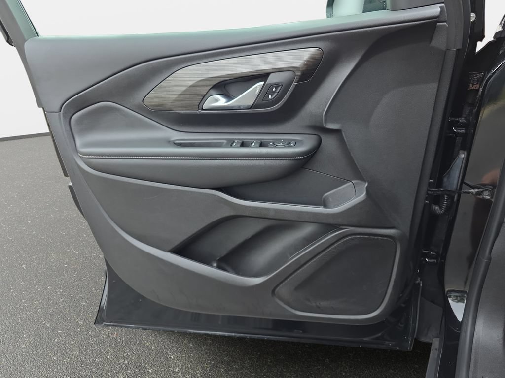 Used 2024 GMC Terrain SLE w/ Driver Convenience Package FWD image 24
