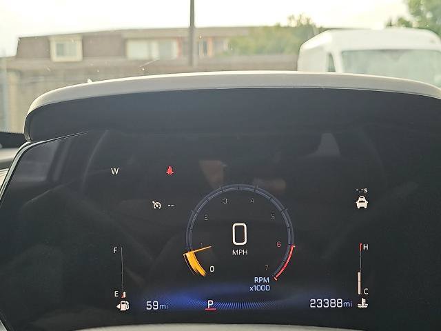 Used 2025 Chevrolet Trax LT w/ LT Convenience Package FWD image 19