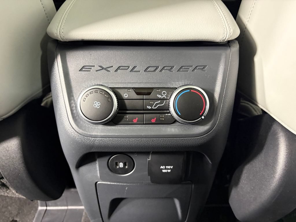 Certified 2025 Ford Explorer Platinum w/ Ultimate Package AWD/4WD image 30