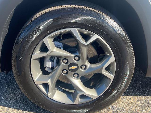 Used 2025 Chevrolet Trax LT w/ LT Convenience Package FWD image 5