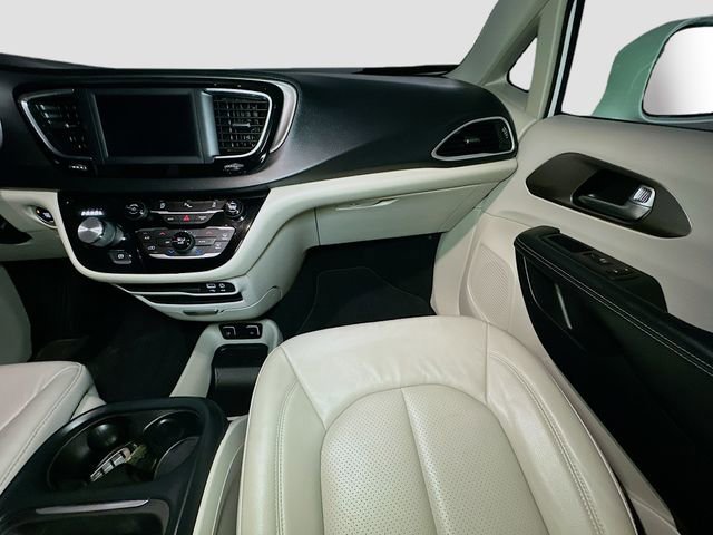 Used 2020 Chrysler Pacifica Touring-L image 35