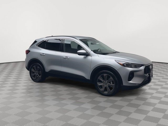 Certified 2024 Ford Escape Platinum AWD/4WD image 40