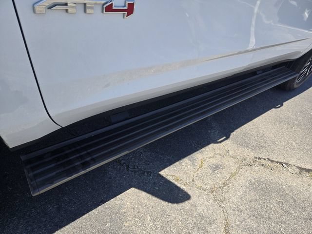 Used 2023 GMC Yukon XL AT4 AWD/4WD image 9