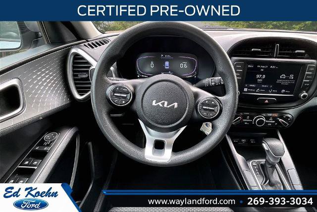Used 2023 Kia Soul LX w/ LX Technology Package FWD image 5