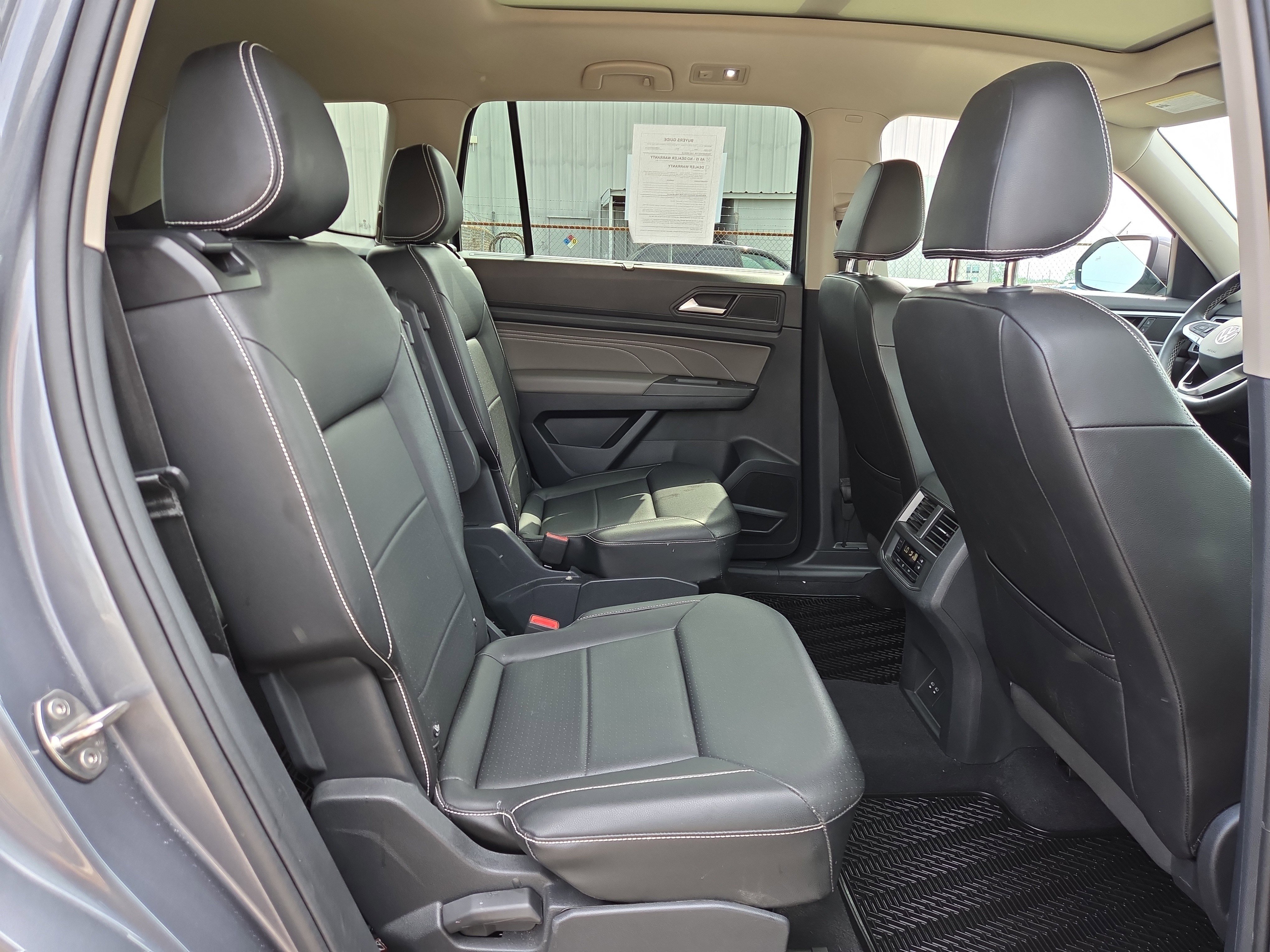 Used 2023 Volkswagen Atlas SEL AWD/4WD image 16