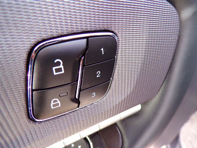 Certified 2022 Ford Explorer XLT w/ Equipment Group 202A AWD/4WD image 18