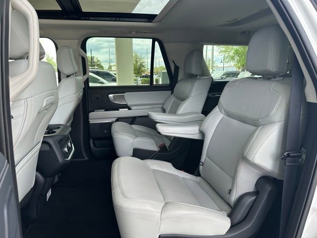 Certified 2025 Ford Expedition Max Platinum w/ Driver's Package AWD/4WD image 16