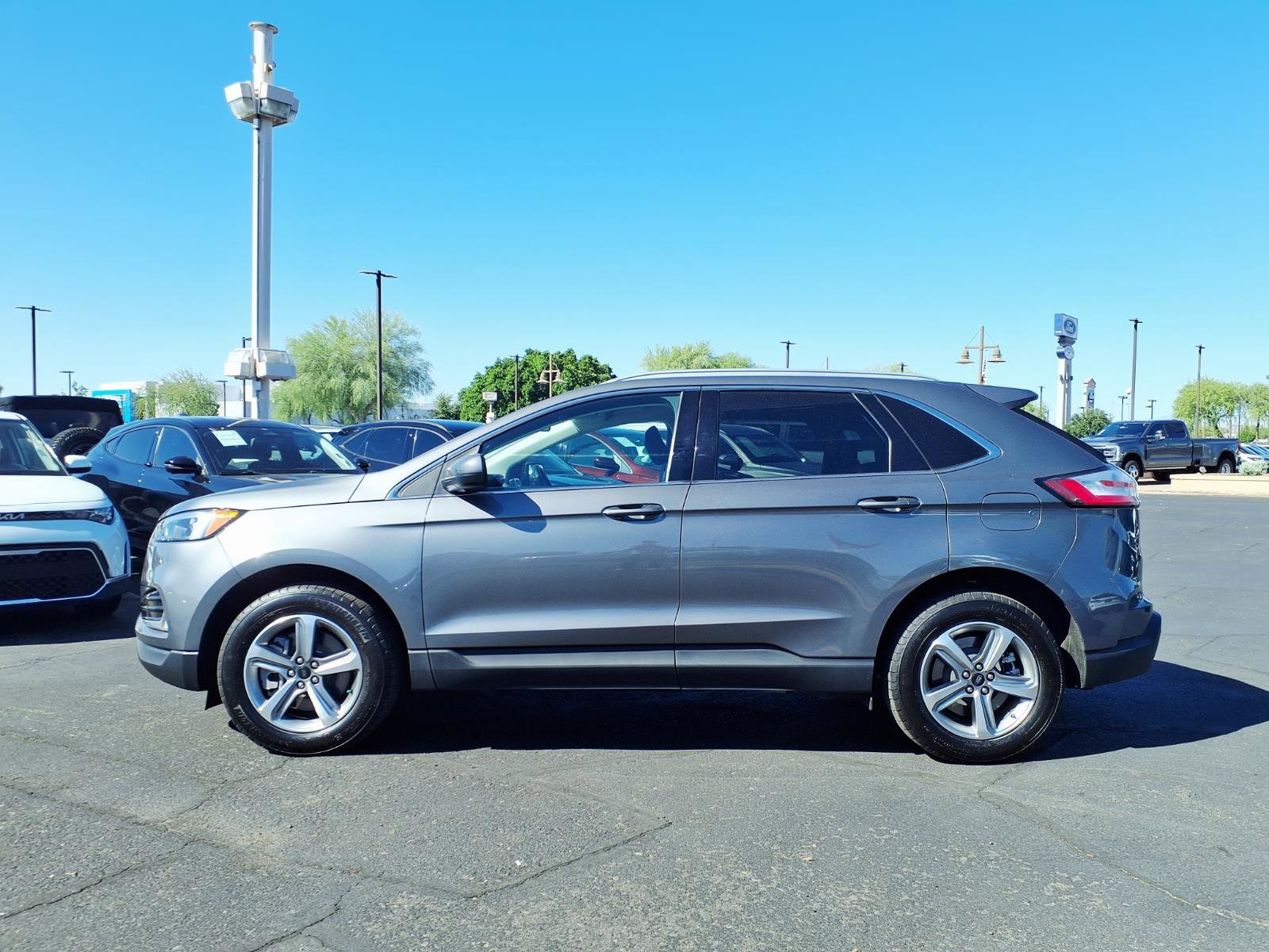 Certified 2023 Ford Edge SEL w/ Convenience Package AWD/4WD image 3