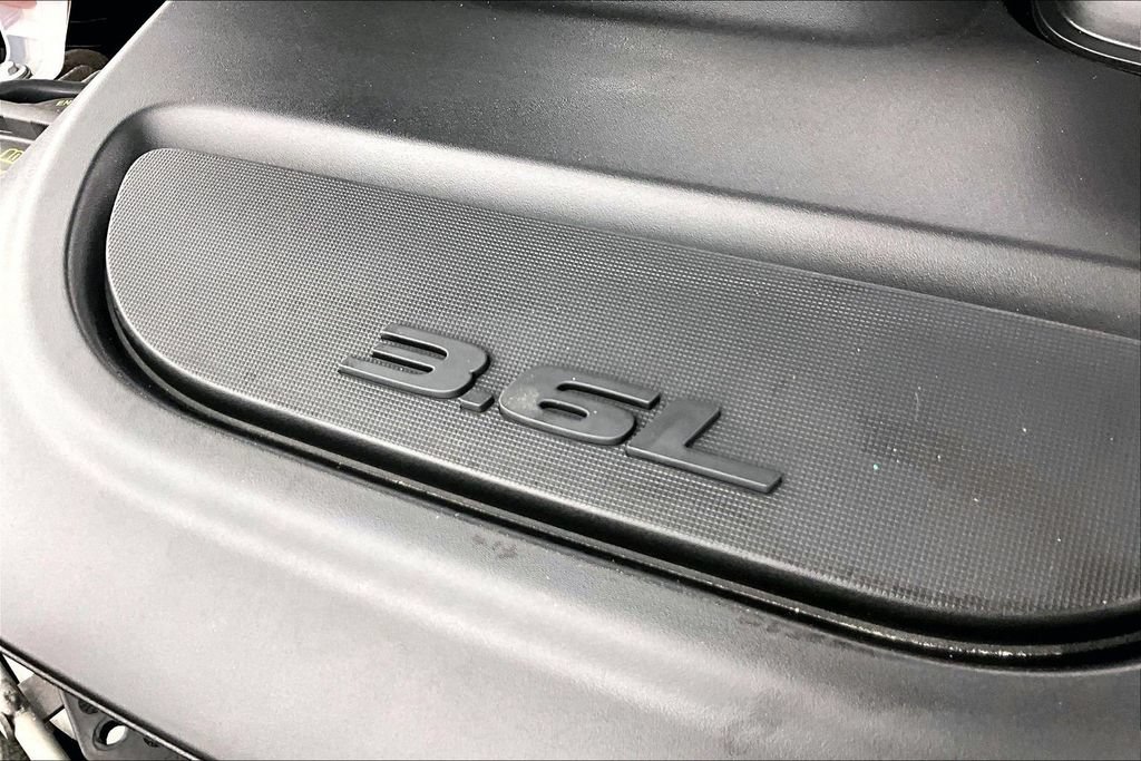 Used 2024 Chrysler Pacifica Touring-L FWD image 35
