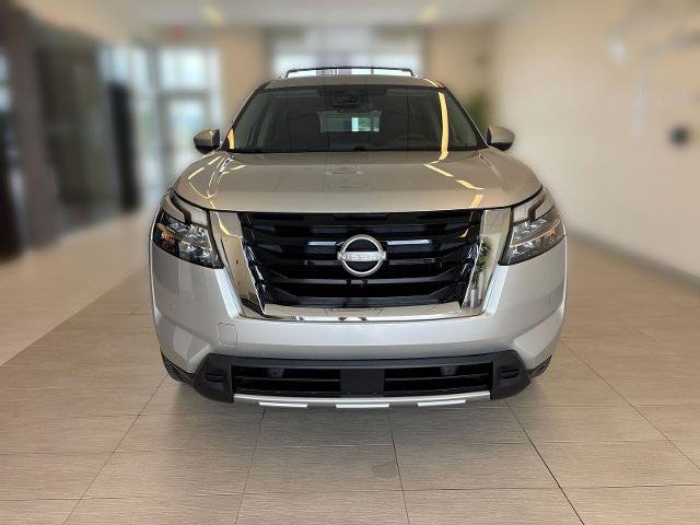 Used 2024 Nissan Pathfinder Platinum FWD image 5
