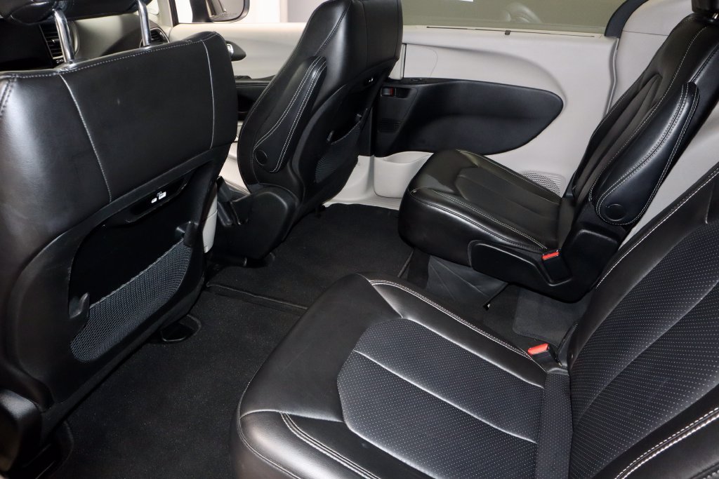 Used 2023 Chrysler Pacifica Touring-L FWD image 22