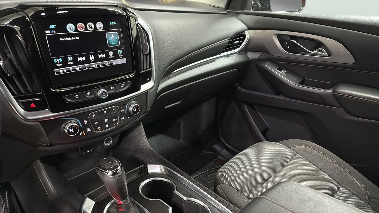 Used 2019 Chevrolet Traverse LT image 18