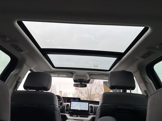 Certified 2025 Ford Expedition Active image 23