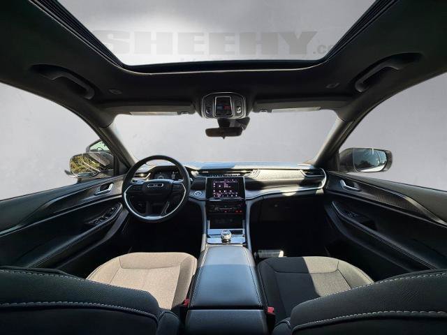 Used 2025 Jeep Grand Cherokee L Laredo AWD/4WD image 3