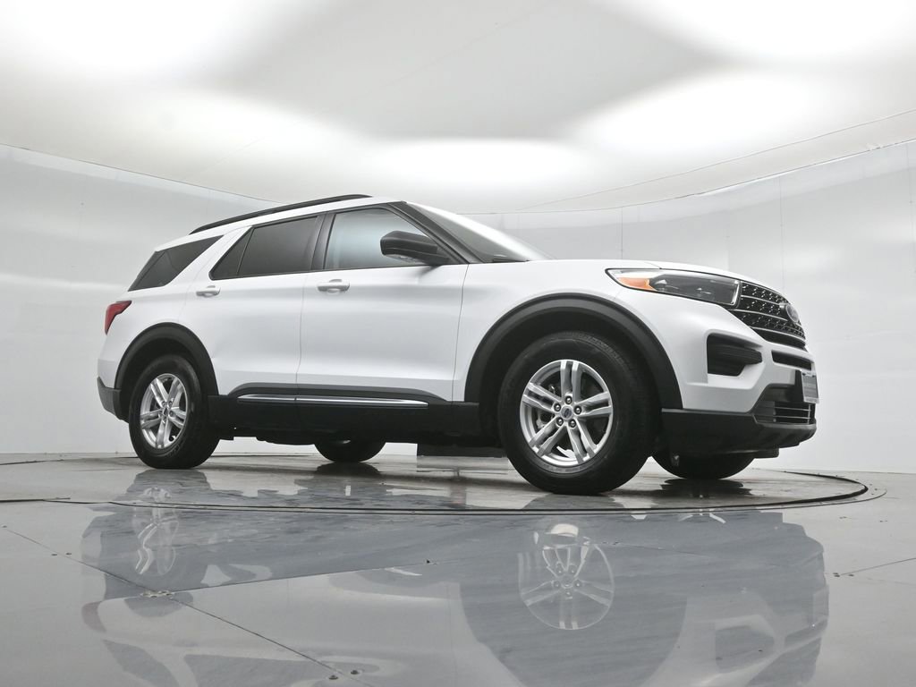 Certified 2021 Ford Explorer XLT RWD image 4