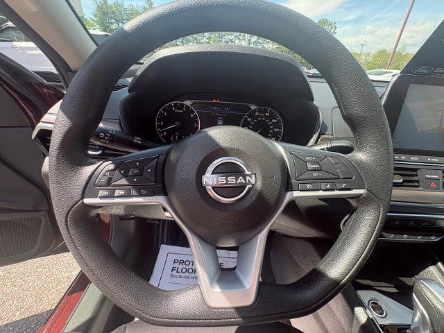 Used 2025 Nissan Altima 2.5 SV FWD image 15