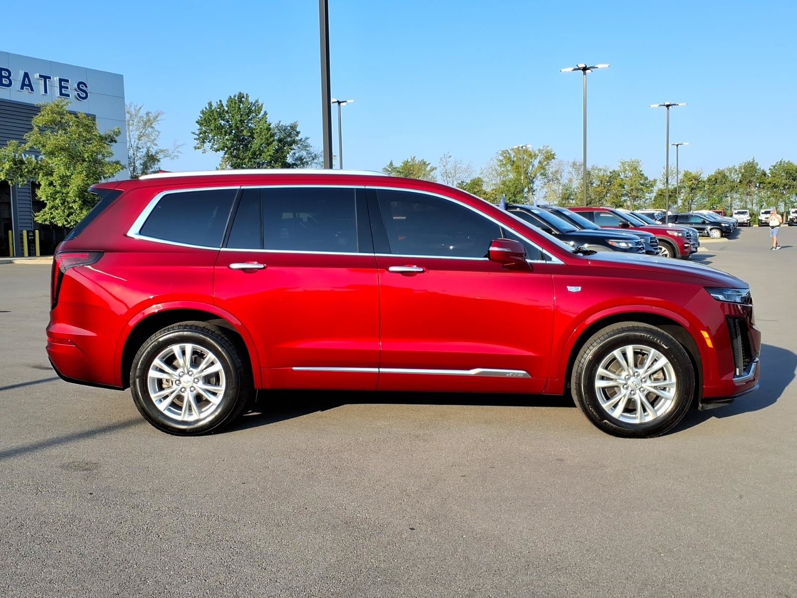 Used 2024 Cadillac XT6 Luxury FWD image 2