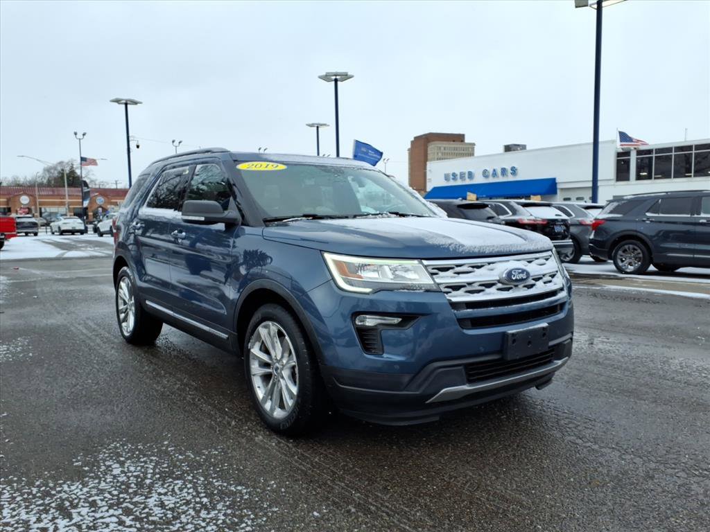 Certified 2019 Ford Explorer XLT w/ Equipment Group 202A image 3