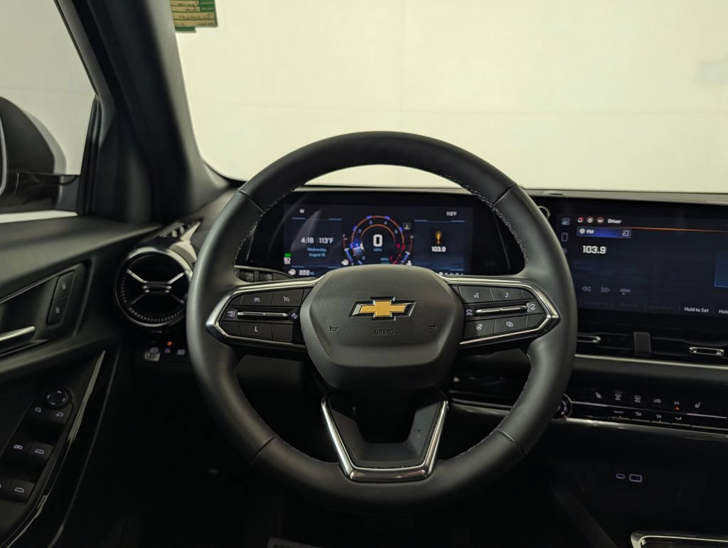 Used 2025 Chevrolet Equinox LT w/ Safety and Technology Package FWD image 16