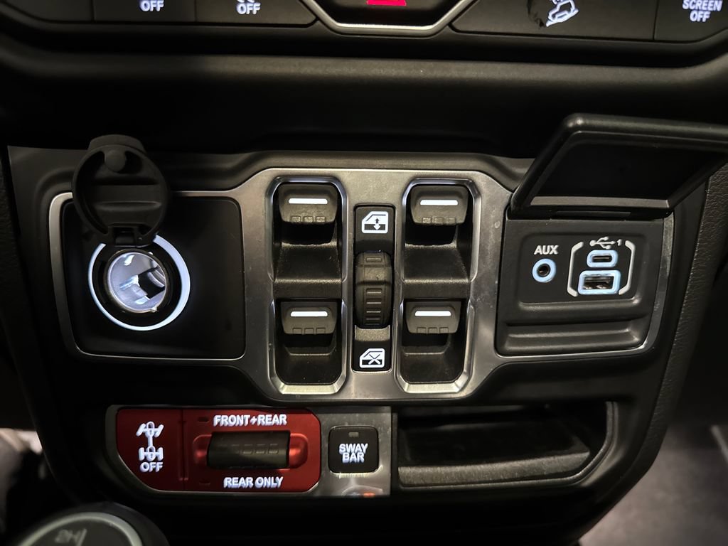 Used 2020 Jeep Wrangler Unlimited Rubicon w/ Dual Top Group AWD/4WD image 19