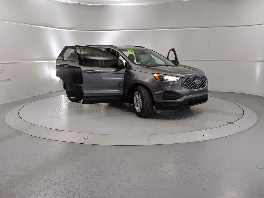 Certified 2024 Ford Edge SE image 7