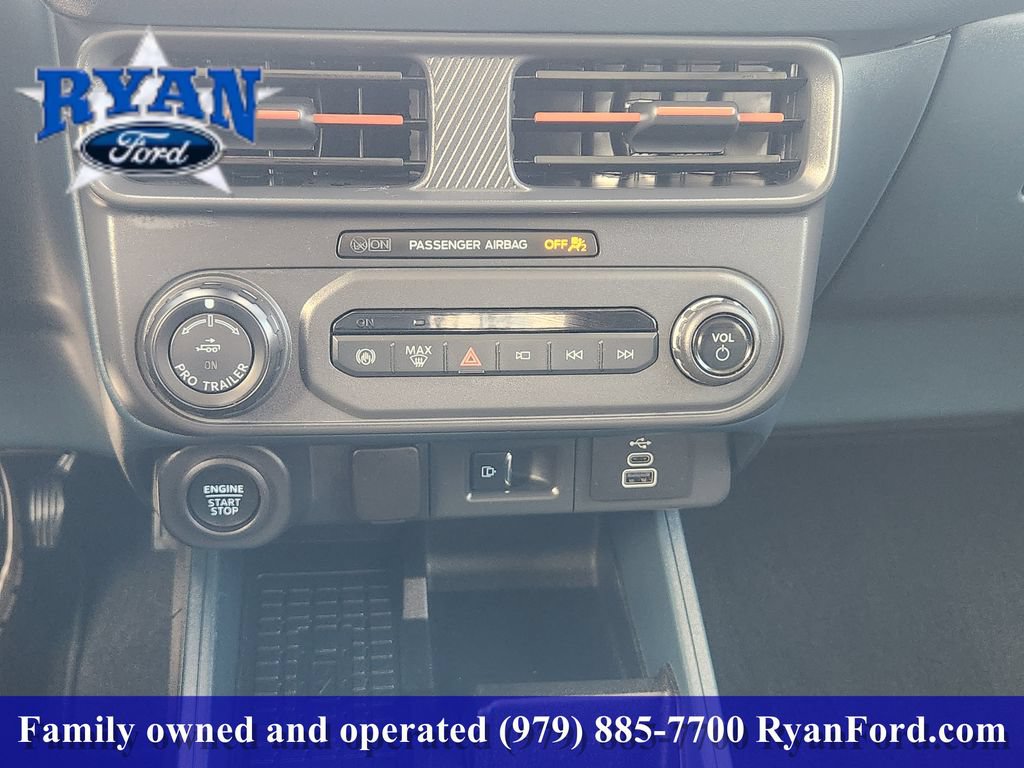 Certified 2025 Ford Maverick Lariat w/ 4K Tow Package AWD/4WD image 13