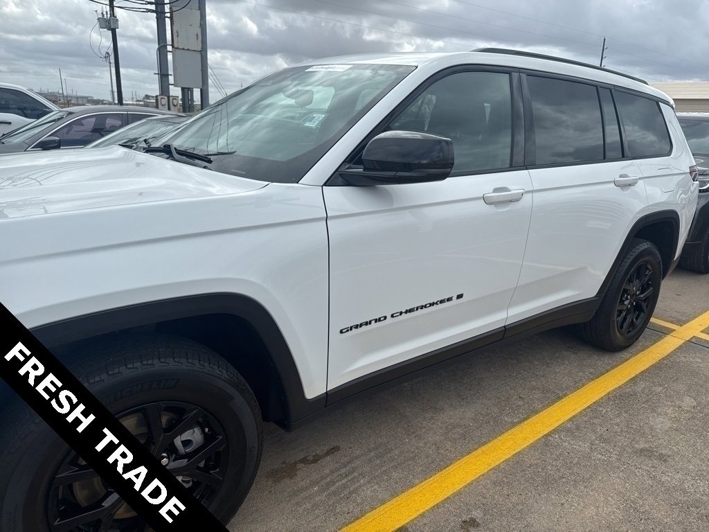Used 2024 Jeep Grand Cherokee L Altitude image 3