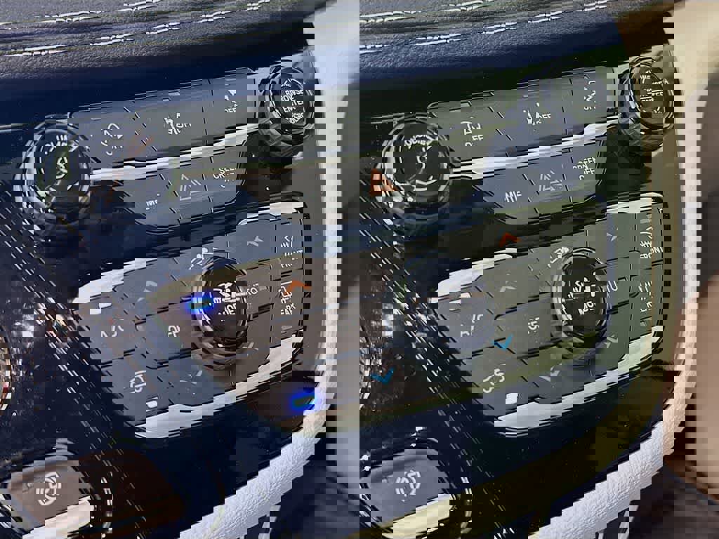 Used 2022 Chrysler Pacifica Touring-L image 21