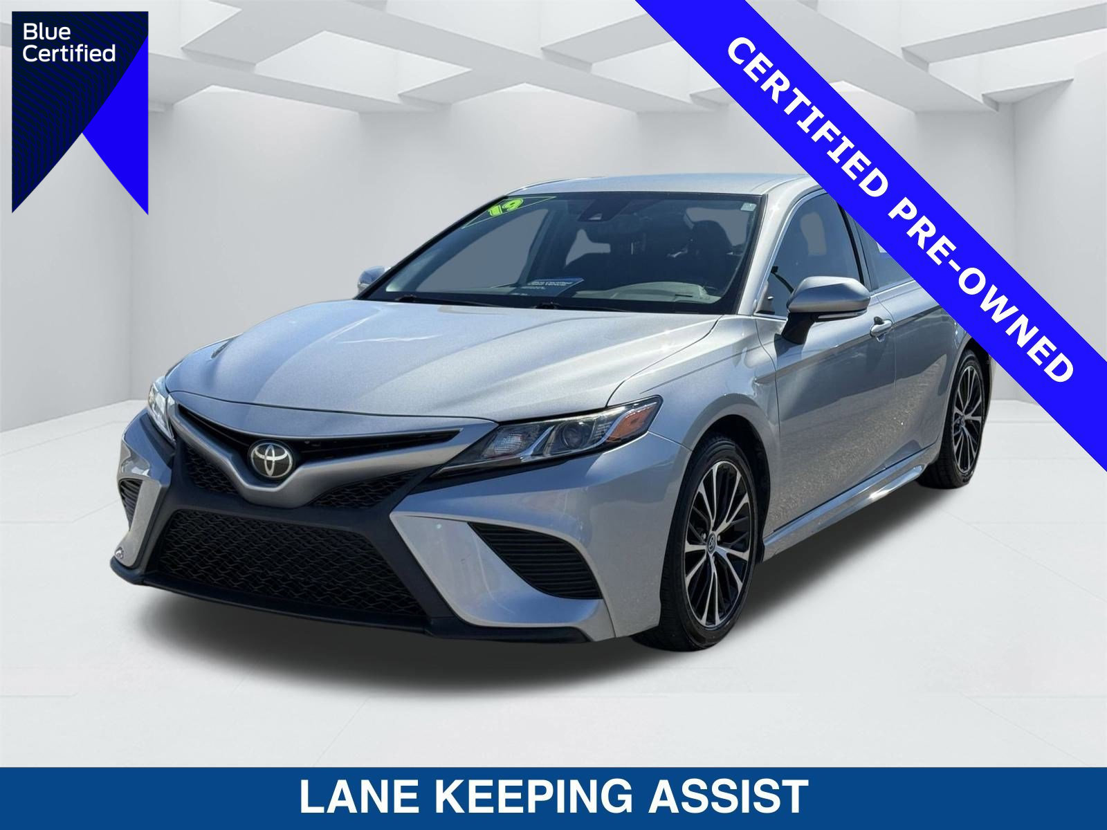 Used 2019 Toyota Camry SE image 1